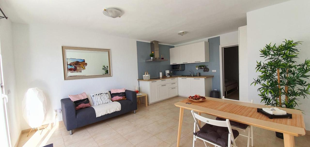 Apartamento Las Brisas Плая Бланка Екстериор снимка